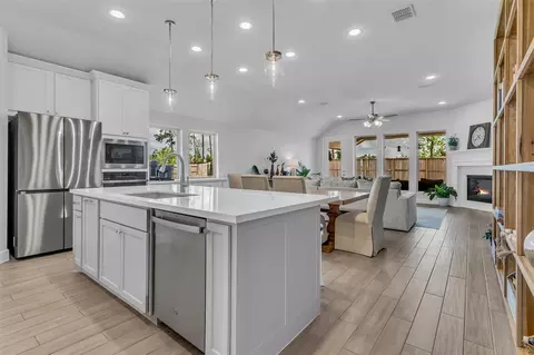 220 Nirnroot Ct, Montgomery, TX 77316