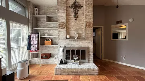 430 Enfield Dr, Highlands, TX 77562