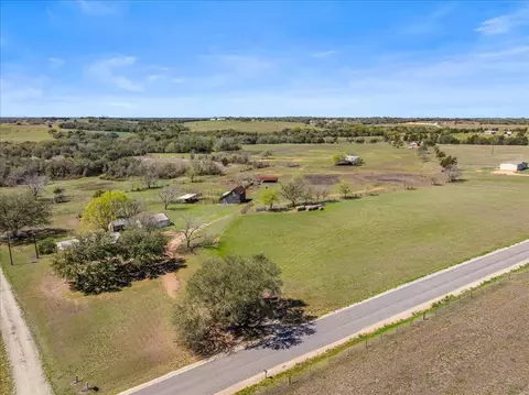 5079 Skull Creek Rd, Fayetteville, TX 78940