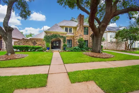 1023 Cardinal Ave, Sugar Land, TX 77478