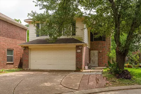 8052 Golf Green Cir, Houston, TX 77036