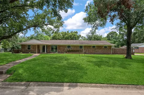 104 Merrilane St, Baytown, TX 77520