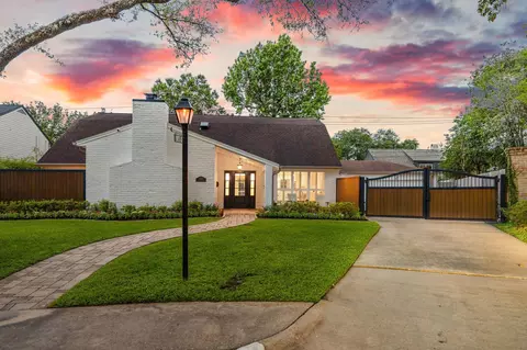 10223 Piping Rock Ln, Houston, TX 77042