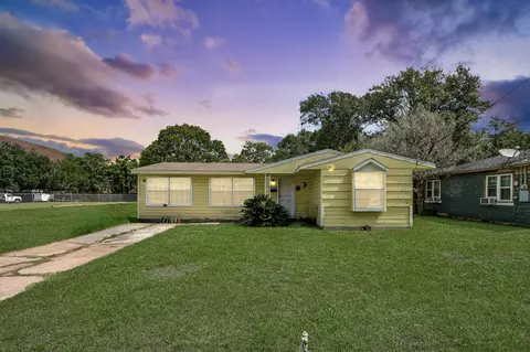 1909 Brooks Ave, Rosenberg, TX 77471
