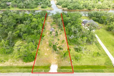 32042 Bayou Bnd, Richwood, TX 77515