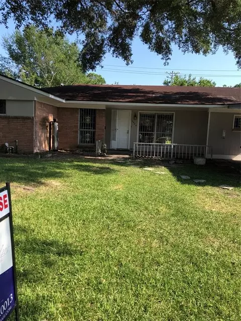 6429 Sharpview Dr, Houston, TX 77074 photo 1