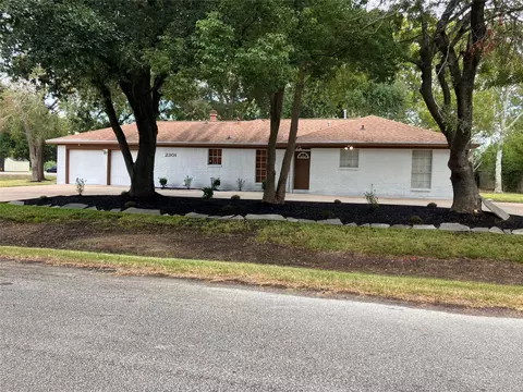2301 Williams Dr, La Marque, TX 77568