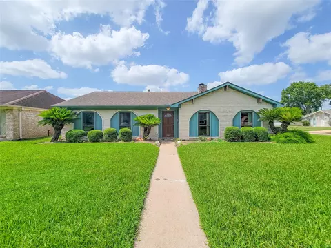 9202 Benning Dr, Houston, TX 77031