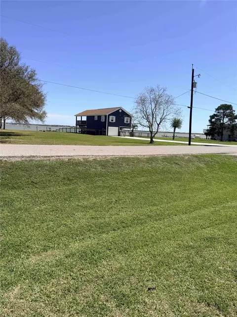 1912 Bayview Dr, Palacios, TX 77465