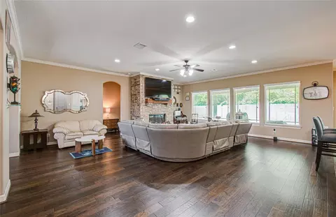 Living - 314 Martin Luther King St S, Ames, TX 77575 photo 2 of 3