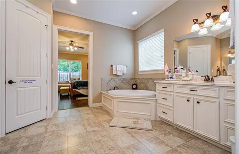 Bath - 314 Martin Luther King St S, Ames, TX 77575 photo 3 of 5