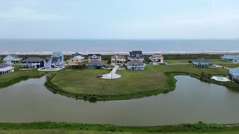 709 Nick Ln, Galveston, TX 77650