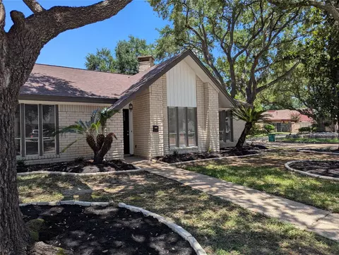 6102 Hummingbird St, Houston, TX 77096