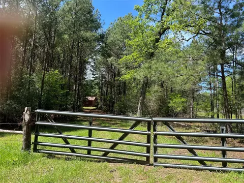 33 Eubanks Rd, Bedias, TX 77831