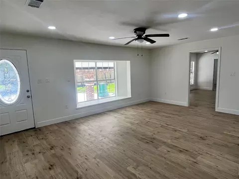 Living - 10811 River Oaks Dr, Conroe, TX 77385 photo 3 of 4