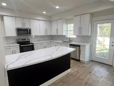 Kitchen - 10811 River Oaks Dr, Conroe, TX 77385 photo 1 of 4