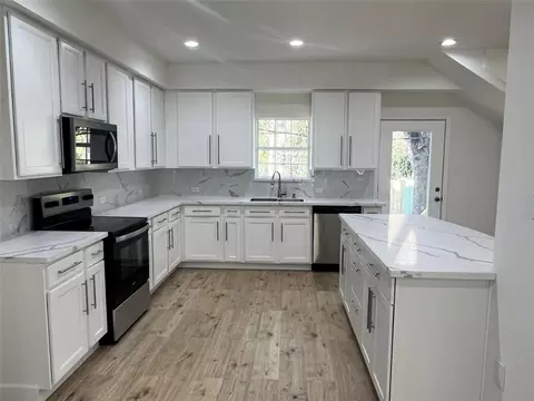 Kitchen - 10811 River Oaks Dr, Conroe, TX 77385 photo 4 of 4