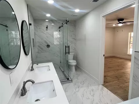Bath - 10811 River Oaks Dr, Conroe, TX 77385 photo 2 of 5