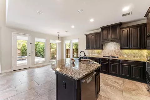 Kitchen - 131 Deerchase Dr, Conroe, TX 77384 photo 5 of 6