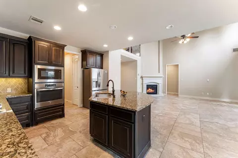 Kitchen - 131 Deerchase Dr, Conroe, TX 77384 photo 4 of 6