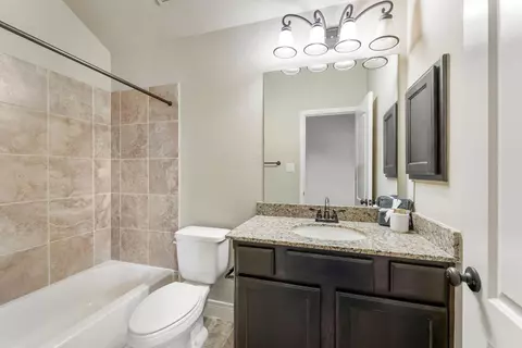 Bath - 131 Deerchase Dr, Conroe, TX 77384 photo 4 of 4