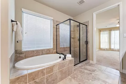 Bath - 131 Deerchase Dr, Conroe, TX 77384 photo 3 of 4
