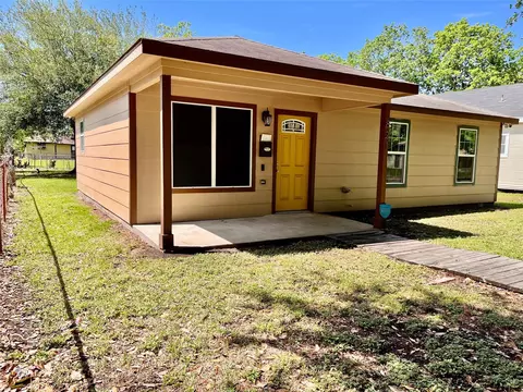821 W 15th St, Port Arthur, TX 77640
