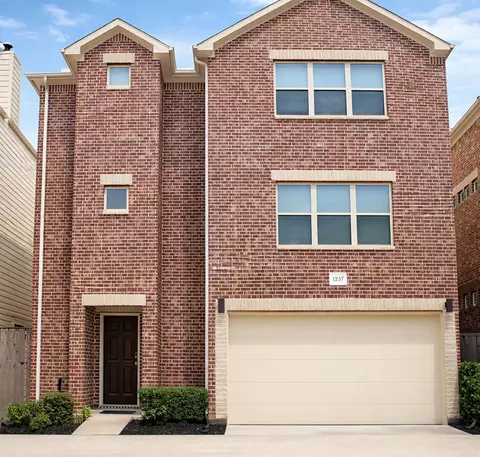 11605 Main Ash Dr, Houston, TX 77025