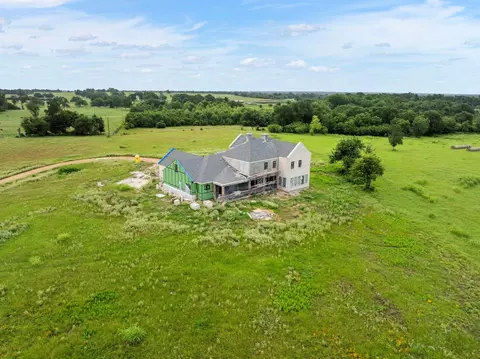 202 Blackberry Ln, Washington, TX 77880