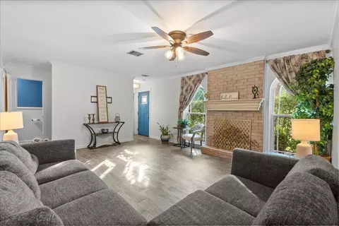 1572 Silverpines Rd #572, Houston, TX 77062