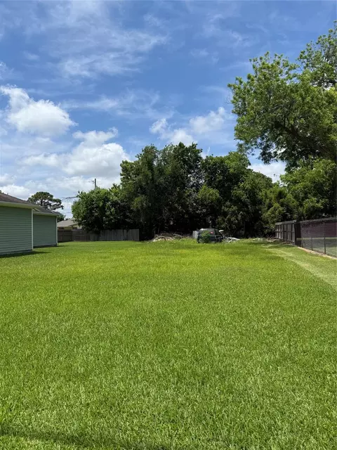 105 S Fulton St, Texas City, TX 77591