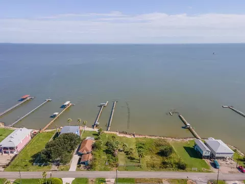 441 2nd St, San Leon, TX 77539 photo 1