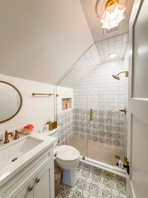 Bath - 26815 W Hardy Rd, Spring, TX 77373 photo 3 of 3