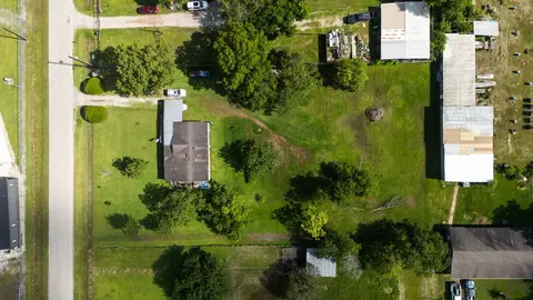 17520 Janacek Rd, Crosby, TX 77532