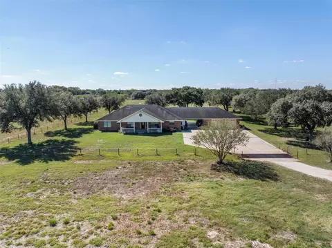 4231 Johnston Rd, Wallis, TX 77485