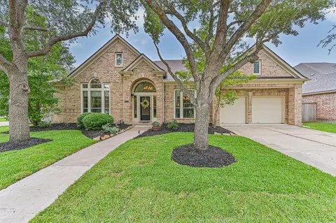 2701 Greenblade Ct, Pearland, TX 77584