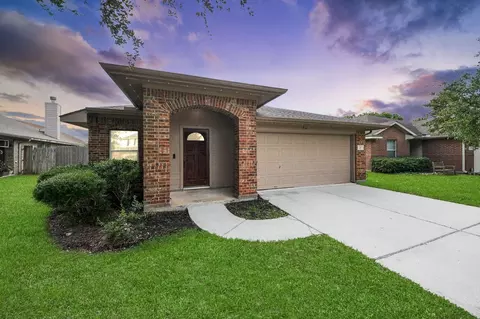 137 Rustic Colony Ln, Dickinson, TX 77539