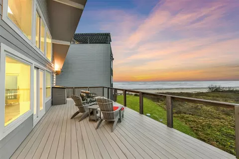 4227 Maison Rouge Ct, Galveston, TX 77554