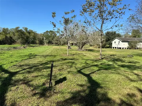 506 2nd St, Eagle Lake, TX 77434
