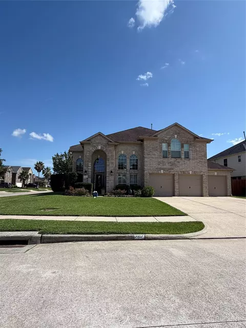 2107 N Silverthorn, Kemah, TX 77565