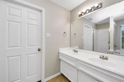 Bath - 1903 Ryansbrook Ln, Spring, TX 77386 photo 4 of 5