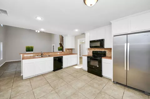 Kitchen - 1903 Ryansbrook Ln, Spring, TX 77386 photo 5 of 7