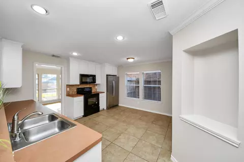 Kitchen - 1903 Ryansbrook Ln, Spring, TX 77386 photo 3 of 7