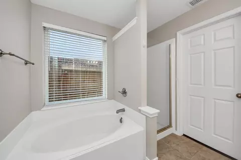 Bath - 1903 Ryansbrook Ln, Spring, TX 77386 photo 3 of 5