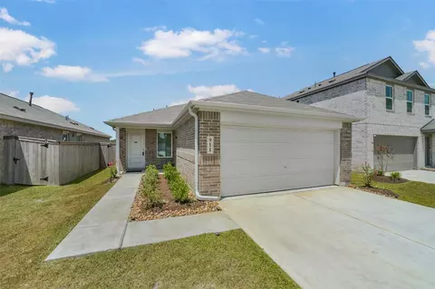 911 Lago Laceno Ln, Huffman, TX 77336
