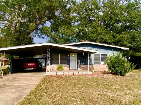 6814 Church St, Wallis, TX 77485