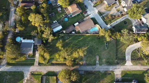 110 Dwire Dr, La Porte, TX 77571