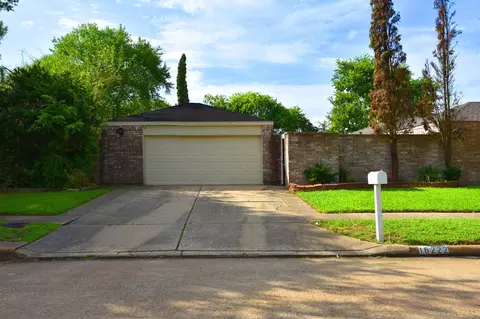 16222 Queensdale Dr, Houston, TX 77082