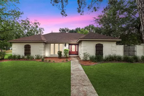 5903 Echo Lake Ln, Houston, TX 77069