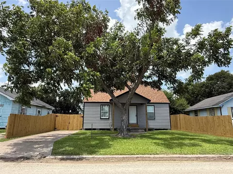 2925 17th St, Port Arthur, TX 77642